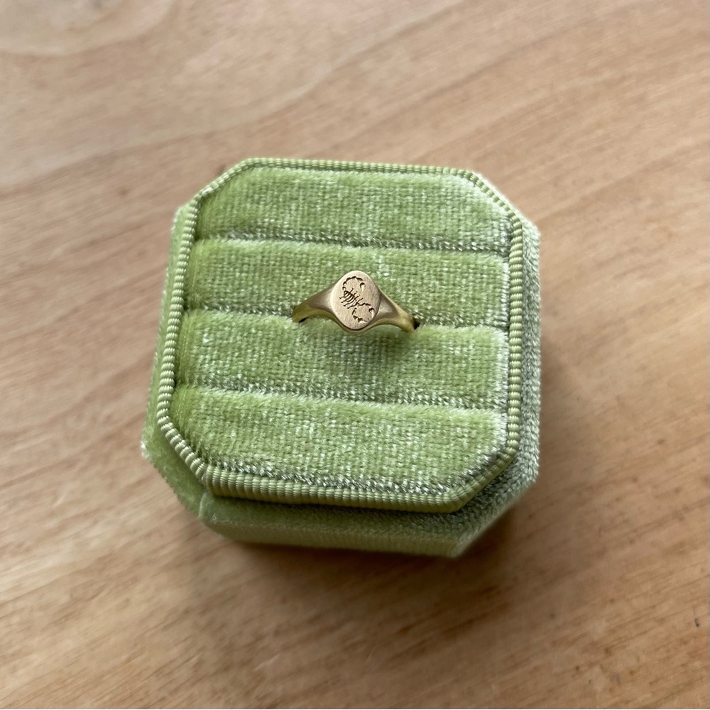 Blue Blue Driver 14k Gold Scorpion Signet Ring Size 2.5 (pinky ring)